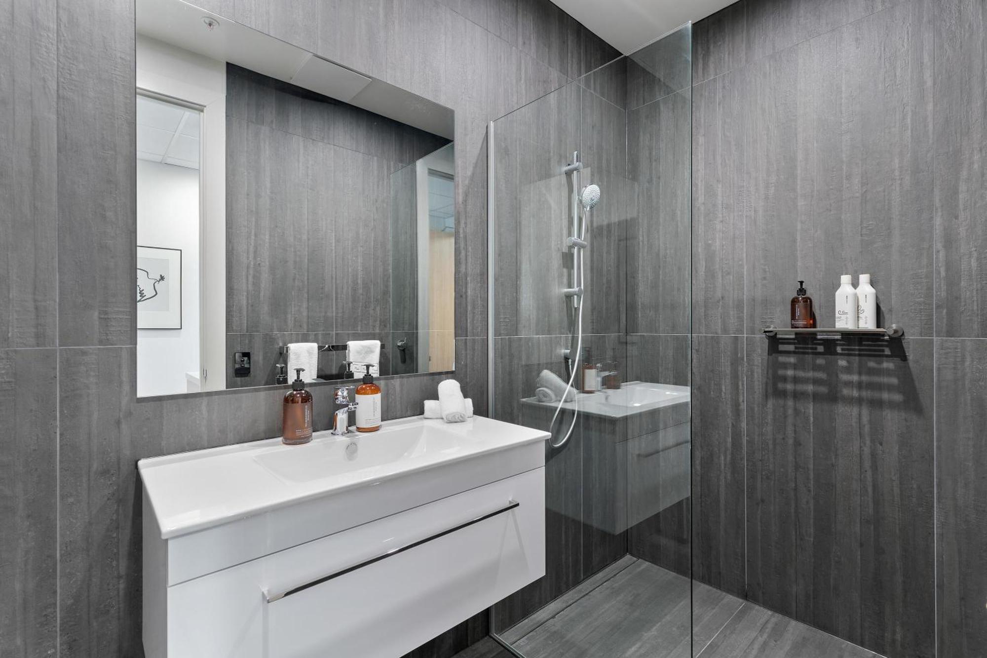 12Th Avenue Suites Квинстаун Экстерьер фото