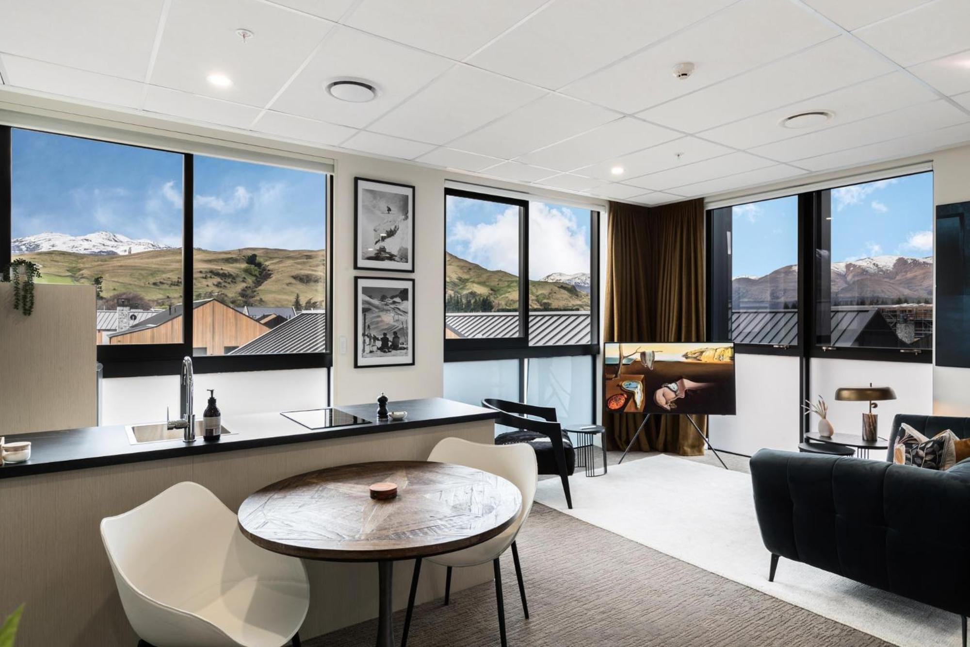 12Th Avenue Suites Квинстаун Экстерьер фото