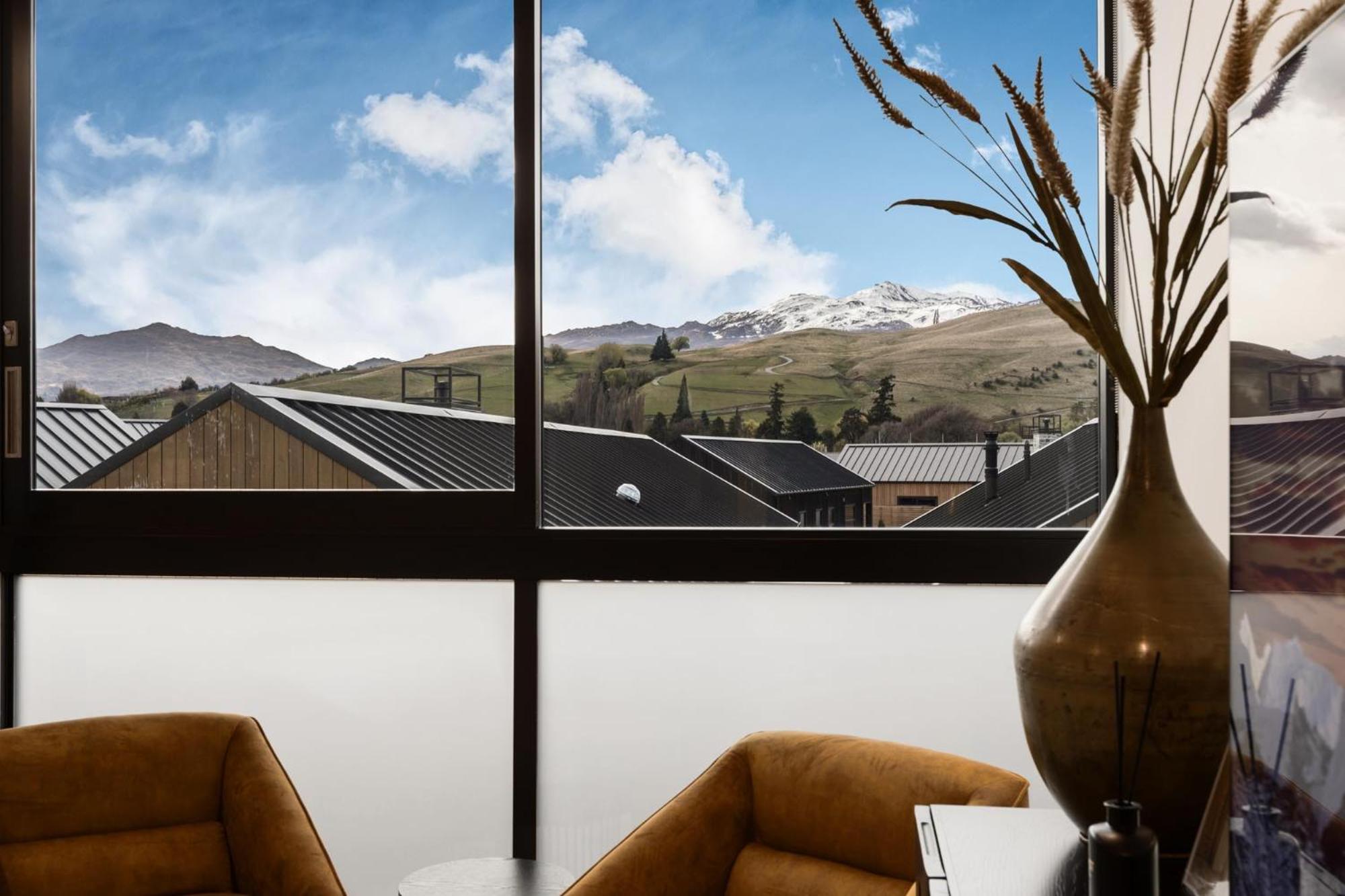 12Th Avenue Suites Квинстаун Экстерьер фото