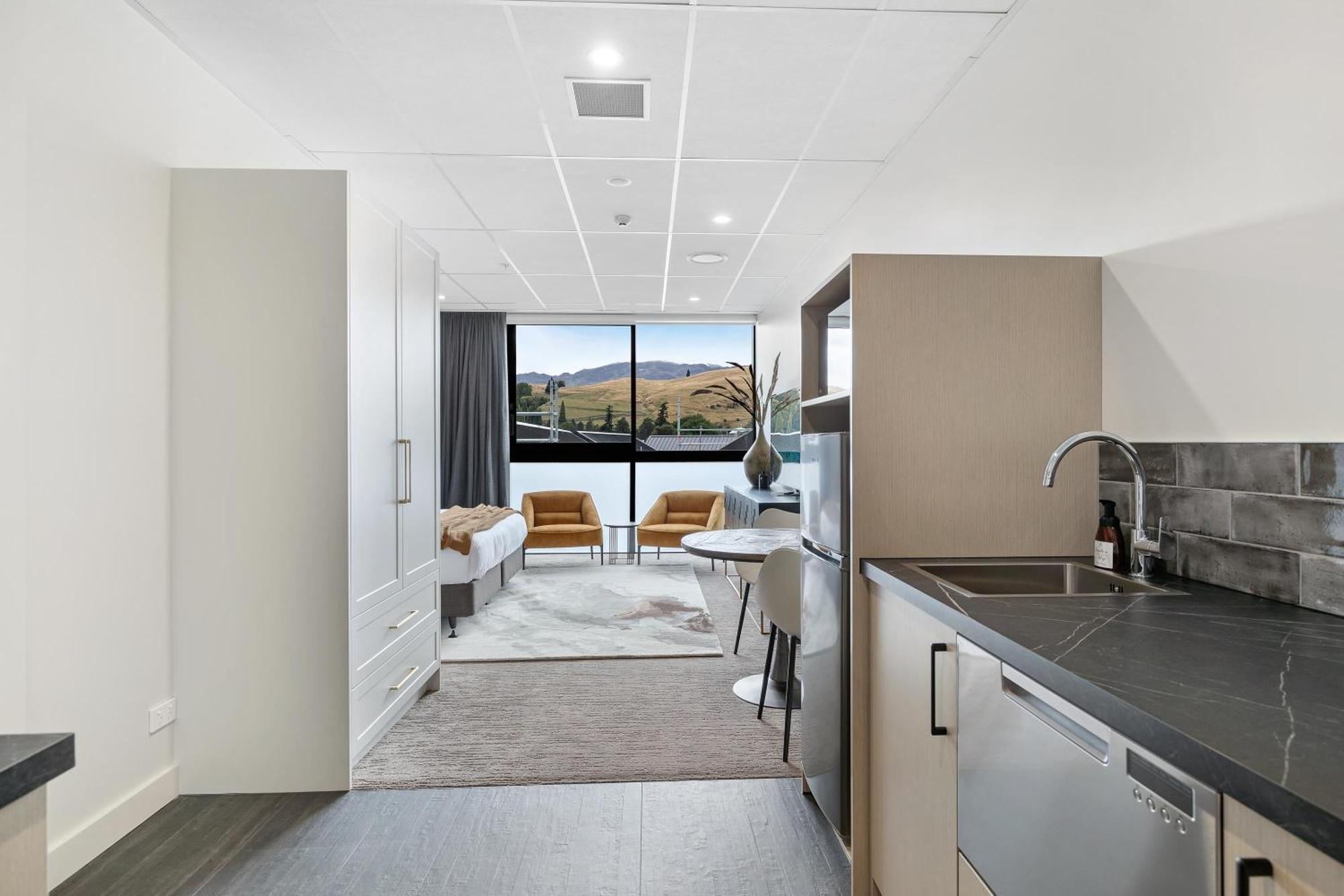 12Th Avenue Suites Квинстаун Экстерьер фото